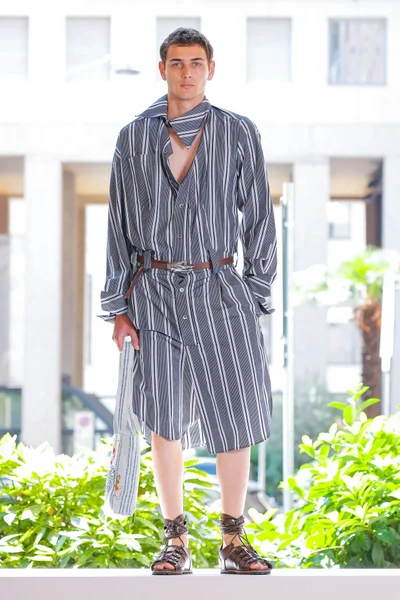 Look 15